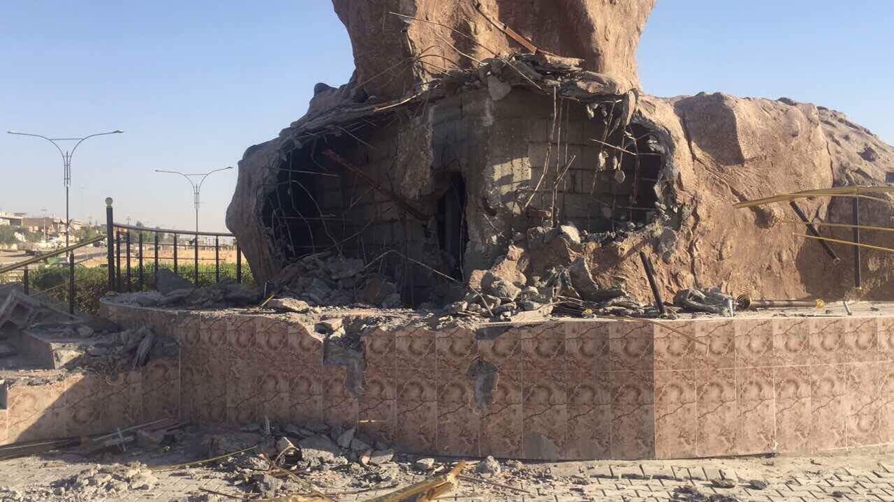 به‌شێكى په‌يكه‌رى پێشمه‌رگه‌ له‌ لايه‌ن ميليشيا توركمانه‌كانه‌وه‌ به‌ تى ئێن تى و به‌ هاوكارى حه‌شدى شه‌عبى ته‌قێنراوه‌ته‌وه‌-دواى خيانه‌تى 16ى ئۆكتۆبه‌ر